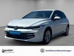 Weiss Gebraucht 2024 VW Golf VIII Life Limousine | 22.980 € (Guter Preis)