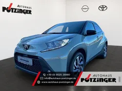 Urban khaki (6x3)/ black mica (209) Gebraucht 2024 Toyota Aygo Team Kleinwagen | 18.990 € (Teuer)