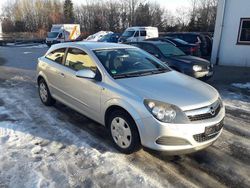 Silber Gebraucht 2008 Opel Astra GTC Edition Limousine | 700 €