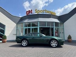 Grün (metallic) Gebraucht 1999 Aston Martin V8 Coupé | 100.000 €