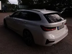 Weiß Gebraucht 2021 BMW 330e Sport Line Kombi | 31.900 € (Fairer Preis)