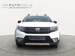 Weiß Gebraucht 2020 Dacia Sandero Celebration Kleinwagen | 11.899 €