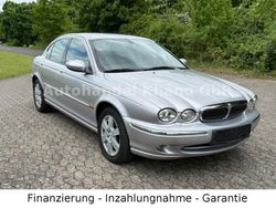 Silber Gebraucht 2002 Jaguar X-type Limousine | 8.990 €