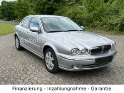 Silber Gebraucht 2002 Jaguar X-type Limousine | 8.990 €