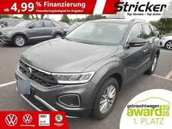 Indiumgrau metallic (metallic) Gebraucht 2024 VW T-Roc Life SUV | 24.947 € (Superpreis)