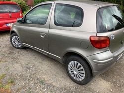Grau Gebraucht 2004 Toyota Yaris Limousine | 700 € (Guter Preis)