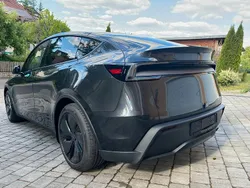 Grau Gebraucht 2025 Tesla Model Y SUV | 45.480 €