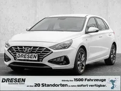 Weiss Gebraucht 2022 Hyundai i30 Trend Limousine | 18.190 € (Fairer Preis)