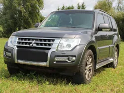 Grau Gebraucht 2018 Mitsubishi Pajero Edition SUV | 33.000 € (Guter Preis)