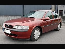 Rot Gebraucht 1997 Opel Vectra Limousine | 1.100 € (Guter Preis)