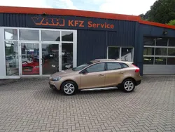 Beige Gebraucht 2015 Volvo V40 CC You! Kombi | 12.990 € (Fairer Preis)