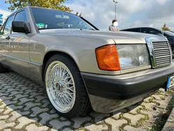 Silber Gebraucht 1993 Mercedes 190 Limousine | 13.499 €