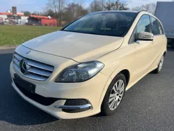 Gelb Gebraucht 2016 Mercedes B200 Van / Kleinbus | 5.390 €