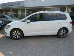 Weiß Gebraucht 2022 VW Touran Highline Van / Kleinbus | 35.990 € (Etwas zu teuer)
