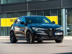 Schwarz Gebraucht 2020 Alfa Romeo Stelvio Quadrifoglio SUV | 45.999 € (Superpreis)