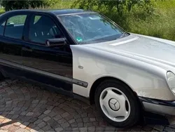 Schwarz Gebraucht 1997 Mercedes E200 Classic Limousine | 1.400 € (Superpreis)