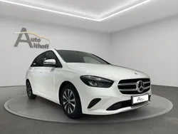 Weiß Gebraucht 2020 Mercedes B180 Style Van / Kleinbus | 20.999 € (Fairer Preis)