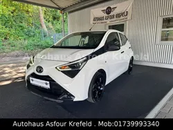 Weiß Gebraucht 2021 Toyota Aygo Kleinwagen | 10.490 € (Guter Preis)