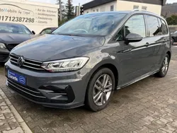 Grau Gebraucht 2022 VW Touran Comfortline Van / Kleinbus | 32.750 € (Teuer)