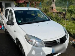 Weiß Gebraucht 2009 Dacia Sandero Kleinwagen | 1.500 €