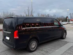 Schwarz Gebraucht 2019 Mercedes V250 Van / Kleinbus | 40.000 €