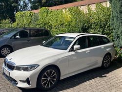 Weiß Gebraucht 2020 BMW 318 Sport Line Kombi | 19.999 € (Fairer Preis)