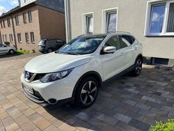 Weiß Gebraucht 2016 Nissan Qashqai N-Connecta SUV | 12.200 € (Fairer Preis)
