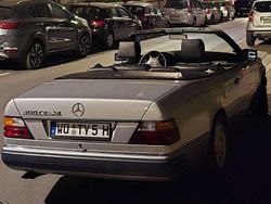 Silber Gebraucht 1993 Mercedes E300 Cabrio | 36.500 €