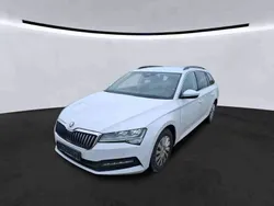 Weiß Gebraucht 2021 Skoda Superb Ambition Kombi | 13.990 €