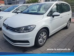 Weiss Gebraucht 2022 VW Touran Comfortline Van / Kleinbus | 31.398 € (Fairer Preis)