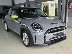 Moonwalk grey (metallic) Gebraucht 2021 Mini Cooper SE Essential Kleinwagen | 16.900 € (Fairer Preis)