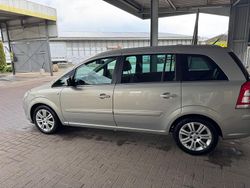 Silber Gebraucht 2011 Opel Zafira Van / Kleinbus | 5.000 € (Fairer Preis)