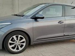 Grau Gebraucht 2017 Hyundai i20 Limousine | 11.390 € (Fairer Preis)