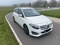 Weiß Gebraucht 2018 Mercedes B200 Van / Kleinbus | 14.900 € (Fairer Preis)