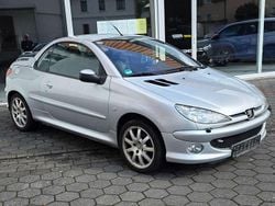 Aluminiumgrau/metallic Gebraucht 2004 Peugeot 206 CC Platinum Cabrio | 700 € (Superpreis)