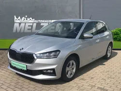 Silber Gebraucht 2023 Skoda Fabia Ambition Limousine | 17.480 € (Fairer Preis)