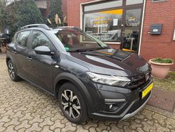 Grau Gebraucht 2023 Dacia Sandero Stepway SUV | 14.450 € (Guter Preis)