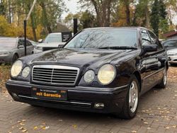 Blau Gebraucht 1999 Mercedes E200 Avantgarde Limousine | 5.499 € (Etwas zu teuer)