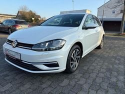 Weiß Gebraucht 2017 VW Golf VII Sound Limousine | 11.990 € (Fairer Preis)