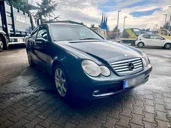 Blau Gebraucht 2002 Mercedes 220 Coupé | 2.000 €