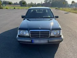 Schwarz Gebraucht 1994 Mercedes E220 Limousine | 9.999 €