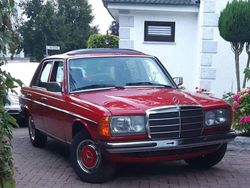 Rot Gebraucht 1985 Mercedes 240 Limousine | 21.000 €