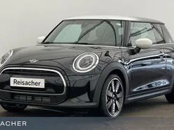 Enigmatic black metallic Gebraucht 2023 Mini Cooper Kleinwagen | 24.499 € (Teuer)