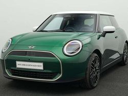 Grün Gebraucht 2024 Mini Cooper Favoured Kleinwagen | 29.230 € (Etwas zu teuer)