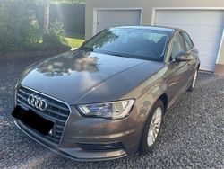 Grau Gebraucht 2016 Audi A3 Ambiente Limousine | 15.360 € (Fairer Preis)