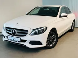 Weiß Gebraucht 2018 Mercedes C220 Limousine | 16.990 €