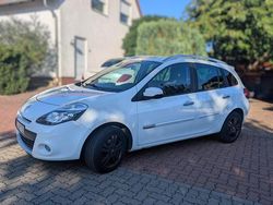 Weiß Gebraucht 2010 Renault Clio GrandTour Dynamique Kombi | 3.300 €
