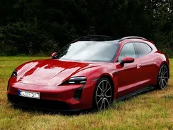 Rot Gebraucht 2023 Porsche Taycan 4S Sport Turismo Limousine | 80.700 € (Fairer Preis)