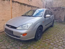 Silber Gebraucht 2000 Ford Focus Limousine | 590 € (Guter Preis)