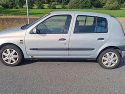 Grau Gebraucht 2000 Renault Clio II Kleinwagen | 690 €